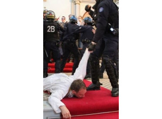 "Demolite la chiesa", se la profanazione è di Stato